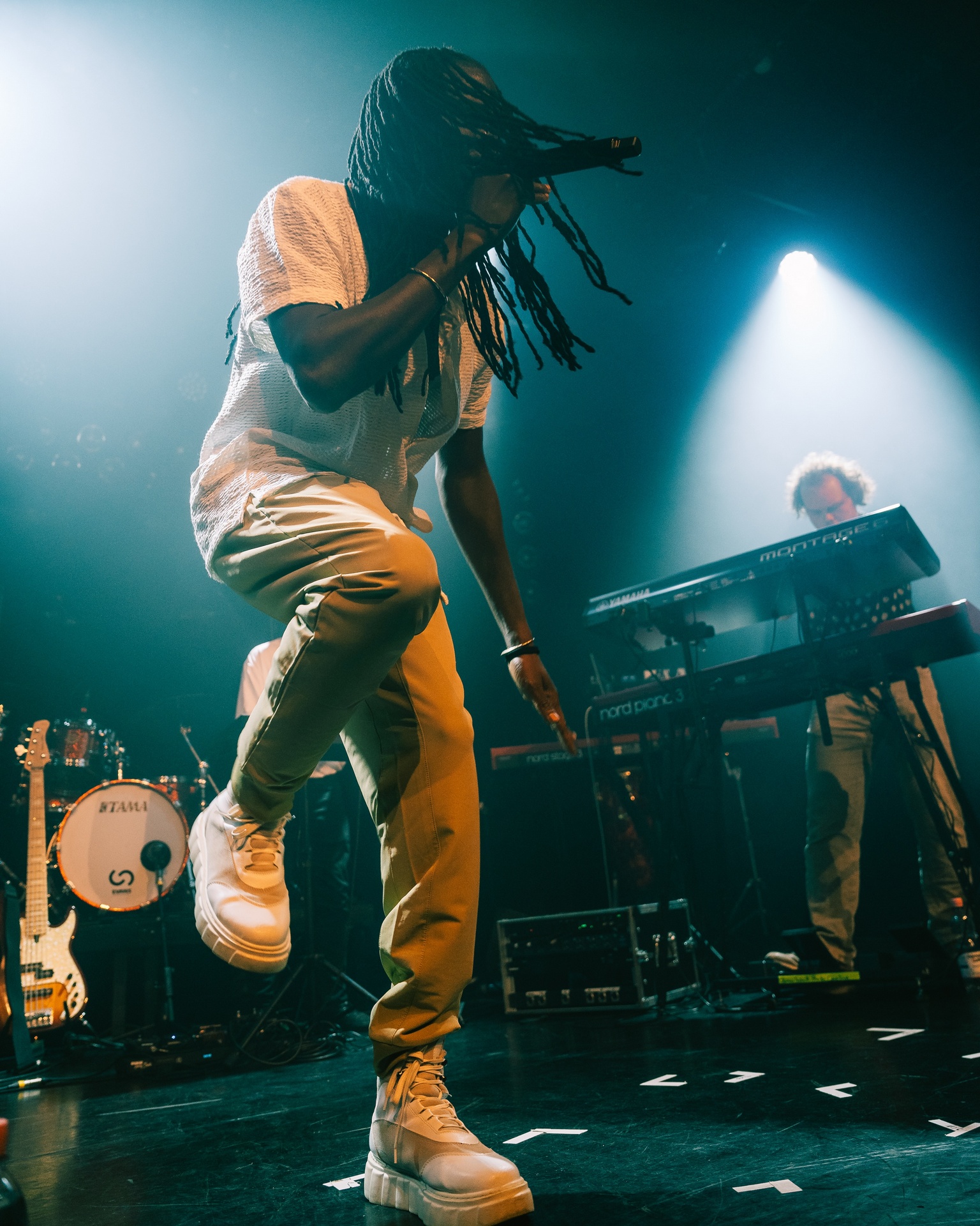 Afrobeat Artist Fofana Jo shown from the back while looking to the audience on his open air concert